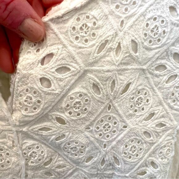 Sundance v-neck flutter sleeve white t shirt w eyelet - Picture 4 of 9